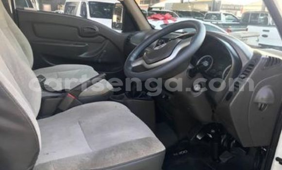 Nunua Ilio tumika Hyundai H1 White Gari ndani ya Ezulwini nchini Hhohho Nunua Ilio tumika Hyundai H1 White Gari ndani ya Ezulwini nchini Hhohho