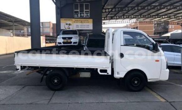 Nunua Ilio tumika Hyundai H1 White Gari ndani ya Ezulwini nchini Hhohho Nunua Ilio tumika Hyundai H1 White Gari ndani ya Ezulwini nchini Hhohho
