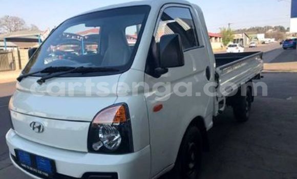 Nunua Ilio tumika Hyundai H1 White Gari ndani ya Ezulwini nchini Hhohho Nunua Ilio tumika Hyundai H1 White Gari ndani ya Ezulwini nchini Hhohho