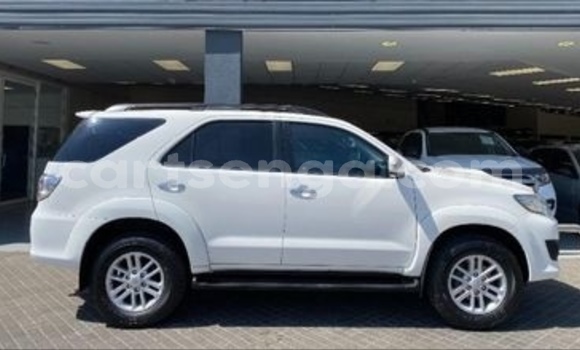 Buy Used Toyota Fortuner White Car in Ezulwini in Hhohho