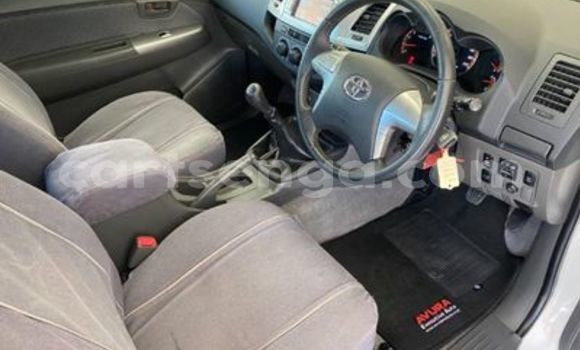Buy Used Toyota Hilux White Car in Ezulwini in Hhohho Buy Used Toyota Hilux White Car in Ezulwini in Hhohho