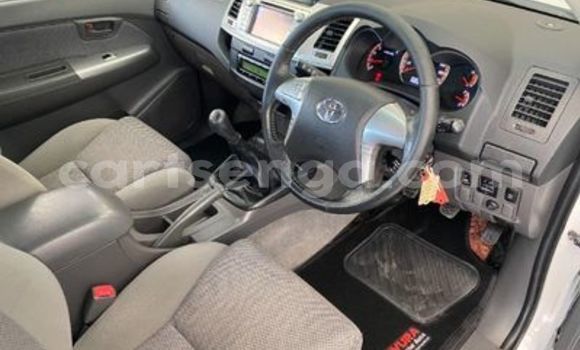 Nunua Ilio tumika Toyota Hilux White Gari ndani ya Ezulwini nchini Hhohho Nunua Ilio tumika Toyota Hilux White Gari ndani ya Ezulwini nchini Hhohho