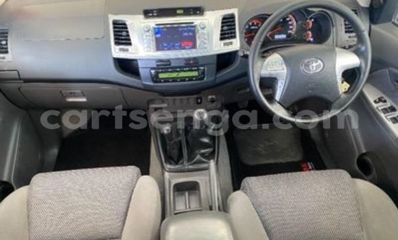 Nunua Ilio tumika Toyota Hilux White Gari ndani ya Ezulwini nchini Hhohho Nunua Ilio tumika Toyota Hilux White Gari ndani ya Ezulwini nchini Hhohho