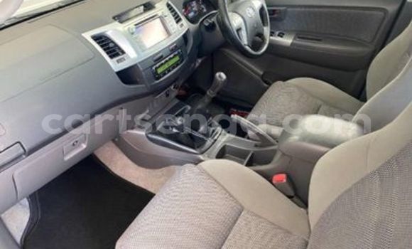 Nunua Ilio tumika Toyota Hilux White Gari ndani ya Ezulwini nchini Hhohho Nunua Ilio tumika Toyota Hilux White Gari ndani ya Ezulwini nchini Hhohho