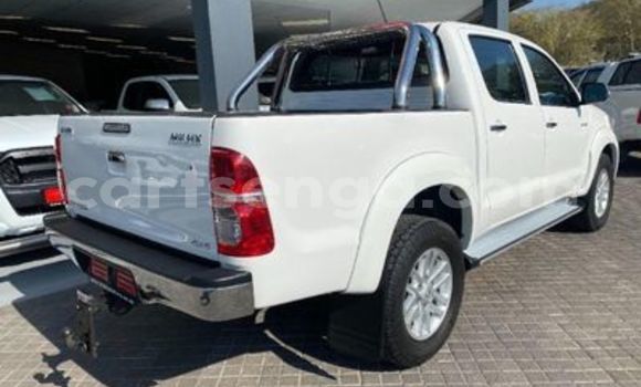 Nunua Ilio tumika Toyota Hilux White Gari ndani ya Ezulwini nchini Hhohho Nunua Ilio tumika Toyota Hilux White Gari ndani ya Ezulwini nchini Hhohho