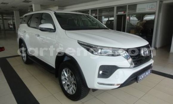 Nunua Ilio tumika Toyota Fortuner White Gari ndani ya Ezulwini nchini Hhohho Nunua Ilio tumika Toyota Fortuner White Gari ndani ya Ezulwini nchini Hhohho