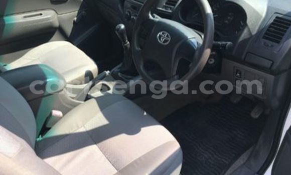 Nunua Ilio tumika Toyota Hilux White Gari ndani ya Ezulwini nchini Hhohho Nunua Ilio tumika Toyota Hilux White Gari ndani ya Ezulwini nchini Hhohho