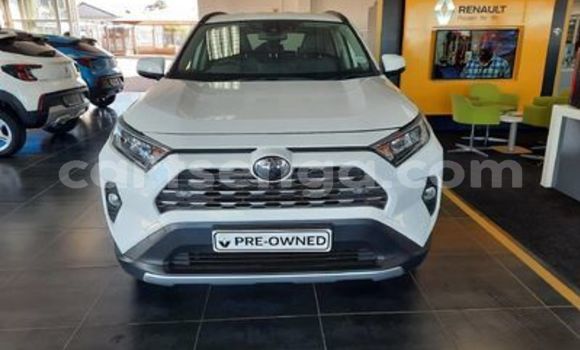 Nunua Ilio tumika Toyota RAV4 White Gari ndani ya Ezulwini nchini Hhohho Nunua Ilio tumika Toyota RAV4 White Gari ndani ya Ezulwini nchini Hhohho
