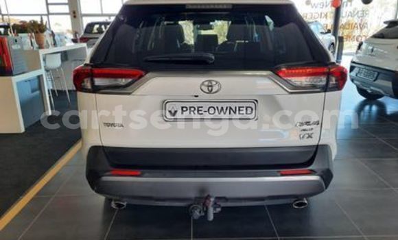 Nunua Ilio tumika Toyota RAV4 White Gari ndani ya Ezulwini nchini Hhohho Nunua Ilio tumika Toyota RAV4 White Gari ndani ya Ezulwini nchini Hhohho