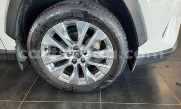 Nunua Ilio tumika Toyota RAV4 White Gari ndani ya Ezulwini nchini Hhohho Nunua Ilio tumika Toyota RAV4 White Gari ndani ya Ezulwini nchini Hhohho