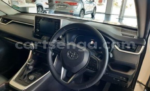 Nunua Ilio tumika Toyota RAV4 White Gari ndani ya Ezulwini nchini Hhohho Nunua Ilio tumika Toyota RAV4 White Gari ndani ya Ezulwini nchini Hhohho