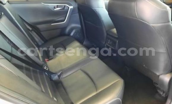 Nunua Ilio tumika Toyota RAV4 White Gari ndani ya Ezulwini nchini Hhohho Nunua Ilio tumika Toyota RAV4 White Gari ndani ya Ezulwini nchini Hhohho