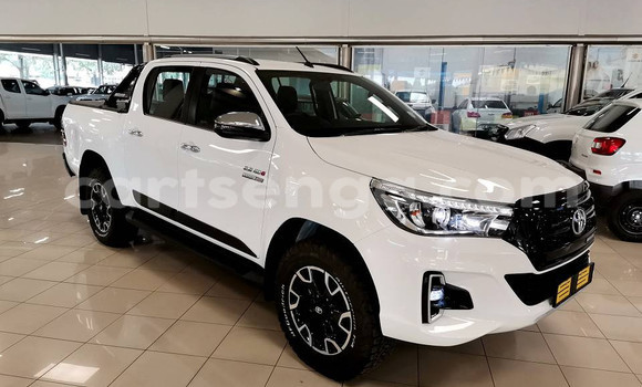 Nunua Ilio tumika Toyota Hilux White Gari ndani ya Ezulwini nchini Hhohho Nunua Ilio tumika Toyota Hilux White Gari ndani ya Ezulwini nchini Hhohho