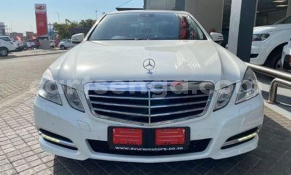 Acheter Occasion Voiture Mercedes-Benz E-Classe Blanc à Ezulwini, Hhohho Acheter Occasion Voiture Mercedes-Benz E-Classe Blanc à Ezulwini, Hhohho