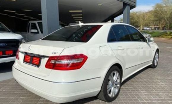 Acheter Occasion Voiture Mercedes-Benz E-Classe Blanc à Ezulwini, Hhohho Acheter Occasion Voiture Mercedes-Benz E-Classe Blanc à Ezulwini, Hhohho