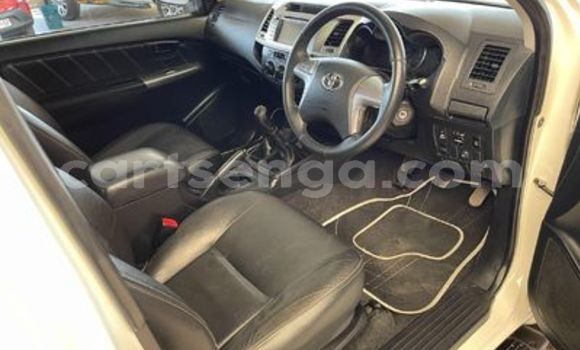 Buy Used Toyota Hilux White Car in Ezulwini in Hhohho Buy Used Toyota Hilux White Car in Ezulwini in Hhohho