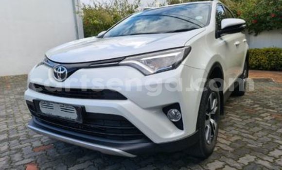 Nunua Ilio tumika Toyota RAV4 White Gari ndani ya Ezulwini nchini Hhohho Nunua Ilio tumika Toyota RAV4 White Gari ndani ya Ezulwini nchini Hhohho