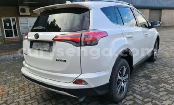 Nunua Ilio tumika Toyota RAV4 White Gari ndani ya Ezulwini nchini Hhohho Nunua Ilio tumika Toyota RAV4 White Gari ndani ya Ezulwini nchini Hhohho