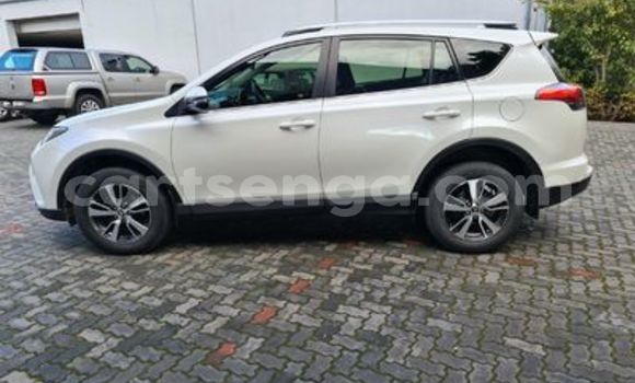 Nunua Ilio tumika Toyota RAV4 White Gari ndani ya Ezulwini nchini Hhohho Nunua Ilio tumika Toyota RAV4 White Gari ndani ya Ezulwini nchini Hhohho