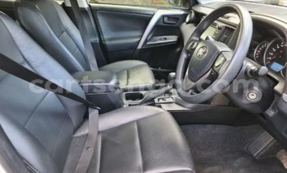 Nunua Ilio tumika Toyota RAV4 White Gari ndani ya Ezulwini nchini Hhohho Nunua Ilio tumika Toyota RAV4 White Gari ndani ya Ezulwini nchini Hhohho