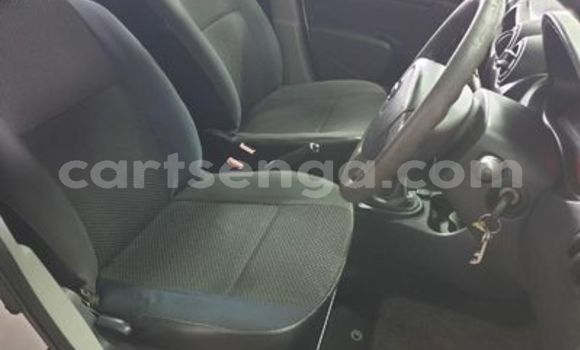 Nunua Ilio tumika Nissan NV200 White Gari ndani ya Ezulwini nchini Hhohho Nunua Ilio tumika Nissan NV200 White Gari ndani ya Ezulwini nchini Hhohho