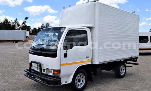 Nunua Ilio tumika Nissan Urvan White Gari ndani ya Ezulwini nchini Hhohho