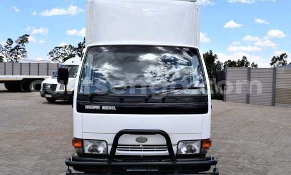 Nunua Ilio tumika Nissan Urvan White Gari ndani ya Ezulwini nchini Hhohho Nunua Ilio tumika Nissan Urvan White Gari ndani ya Ezulwini nchini Hhohho