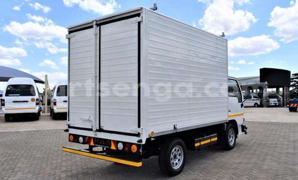 Nunua Ilio tumika Nissan Urvan White Gari ndani ya Ezulwini nchini Hhohho Nunua Ilio tumika Nissan Urvan White Gari ndani ya Ezulwini nchini Hhohho