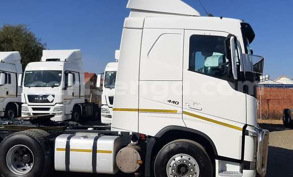 Buy Used Volvo 440 White Car in Ezulwini in Hhohho