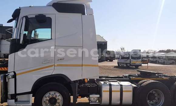 Nunua Ilio tumika Volvo 440 White Gari ndani ya Ezulwini nchini Hhohho Nunua Ilio tumika Volvo 440 White Gari ndani ya Ezulwini nchini Hhohho