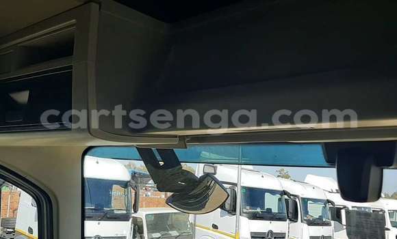 Nunua Ilio tumika Volvo 440 White Gari ndani ya Ezulwini nchini Hhohho Nunua Ilio tumika Volvo 440 White Gari ndani ya Ezulwini nchini Hhohho