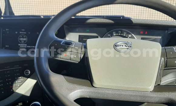 Nunua Ilio tumika Volvo 440 White Gari ndani ya Ezulwini nchini Hhohho Nunua Ilio tumika Volvo 440 White Gari ndani ya Ezulwini nchini Hhohho