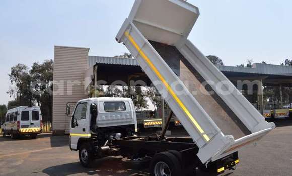 Buy Used Isuzu Trooper White Car in Ezulwini in Hhohho Buy Used Isuzu Trooper White Car in Ezulwini in Hhohho