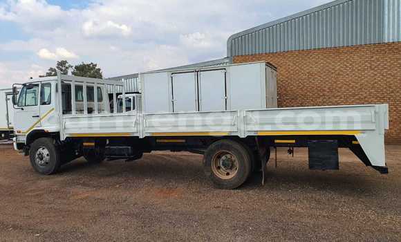 Acheter Occasion Utilitaire Nissan UD Blanc à Big Bend, Lubombo District Acheter Occasion Utilitaire Nissan UD Blanc à Big Bend, Lubombo District