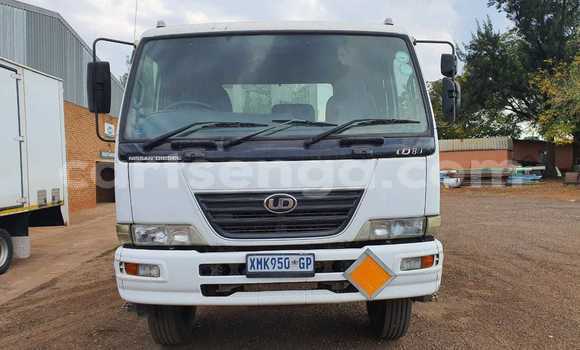 Acheter Occasion Utilitaire Nissan UD Blanc à Big Bend, Lubombo District Acheter Occasion Utilitaire Nissan UD Blanc à Big Bend, Lubombo District