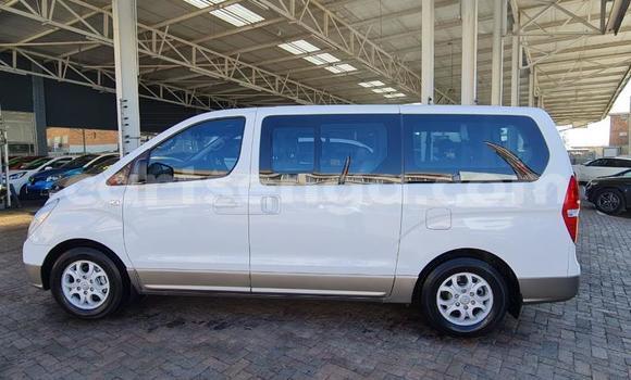 Buy Used Hyundai H1 White Car in Big Bend in Lubombo District Buy Used Hyundai H1 White Car in Big Bend in Lubombo District