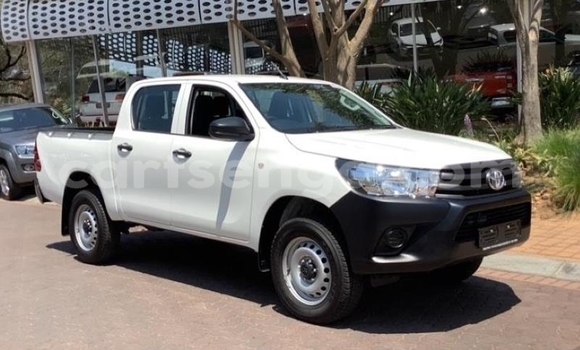 Buy Used Toyota Hilux White Car in Mbabane in Manzini