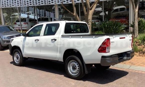 Nunua Ilio tumika Toyota Hilux White Gari ndani ya Mbabane nchini Manzini Nunua Ilio tumika Toyota Hilux White Gari ndani ya Mbabane nchini Manzini