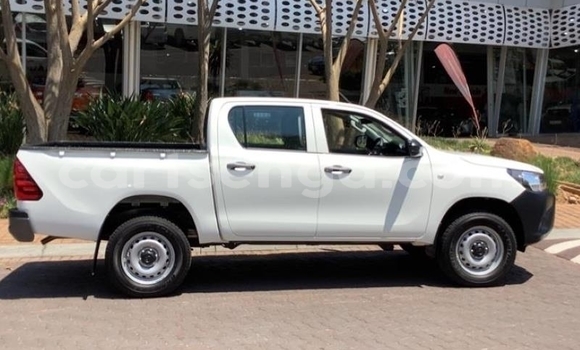 Nunua Ilio tumika Toyota Hilux White Gari ndani ya Mbabane nchini Manzini Nunua Ilio tumika Toyota Hilux White Gari ndani ya Mbabane nchini Manzini