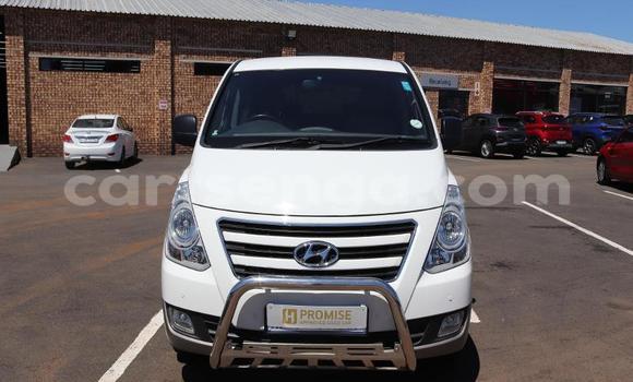 Acheter Occasion Voiture Hyundai H1 Blanc à Mbabane, Manzini Acheter Occasion Voiture Hyundai H1 Blanc à Mbabane, Manzini