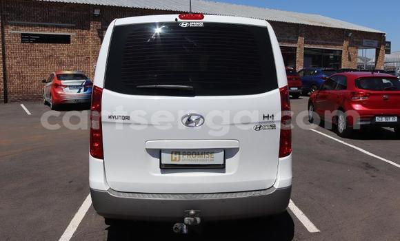 Acheter Occasion Voiture Hyundai H1 Blanc à Mbabane, Manzini Acheter Occasion Voiture Hyundai H1 Blanc à Mbabane, Manzini