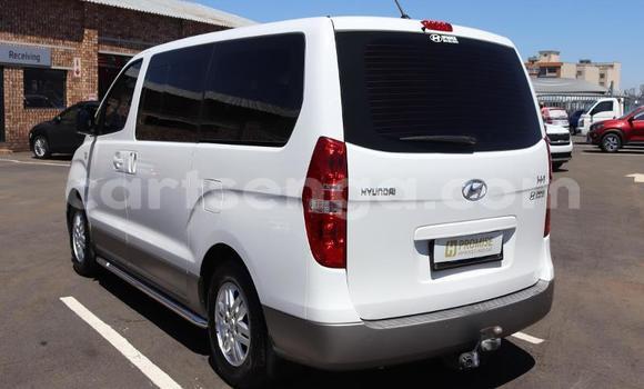 Acheter Occasion Voiture Hyundai H1 Blanc à Mbabane, Manzini Acheter Occasion Voiture Hyundai H1 Blanc à Mbabane, Manzini