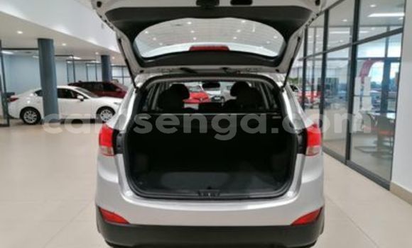 Nunua Ilio tumika Hyundai ix35 Silver Gari ndani ya Ezulwini nchini Hhohho Nunua Ilio tumika Hyundai ix35 Silver Gari ndani ya Ezulwini nchini Hhohho