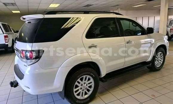Nunua Ilio tumika Toyota Fortuner White Gari ndani ya Ezulwini nchini Hhohho