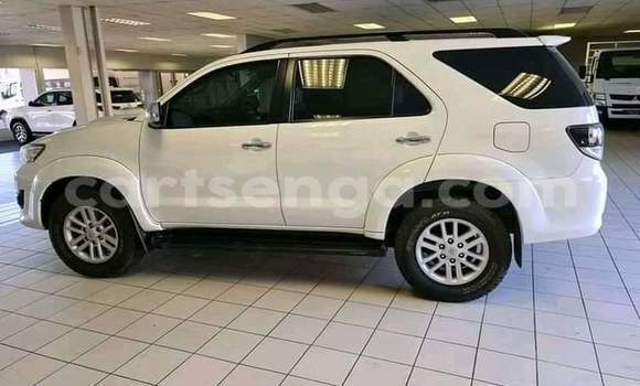 Nunua Ilio tumika Toyota Fortuner White Gari ndani ya Ezulwini nchini Hhohho Nunua Ilio tumika Toyota Fortuner White Gari ndani ya Ezulwini nchini Hhohho