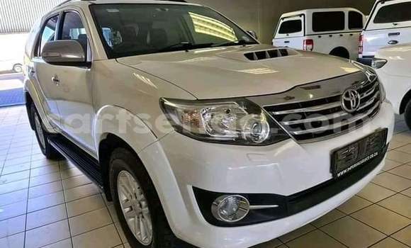 Nunua Ilio tumika Toyota Fortuner White Gari ndani ya Ezulwini nchini Hhohho Nunua Ilio tumika Toyota Fortuner White Gari ndani ya Ezulwini nchini Hhohho