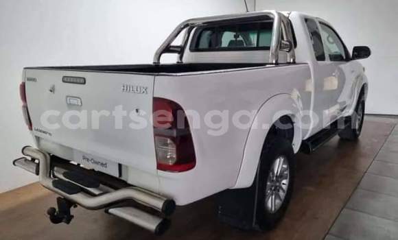 Buy Used Toyota Hilux White Car in Ezulwini in Hhohho Buy Used Toyota Hilux White Car in Ezulwini in Hhohho