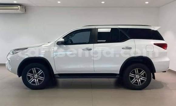 Buy Used Toyota Fortuner White Car in Ezulwini in Hhohho Buy Used Toyota Fortuner White Car in Ezulwini in Hhohho