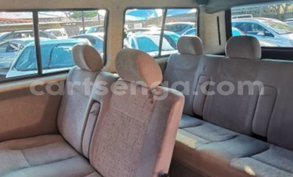 Acheter Occasion Voiture Volkswagen Caravelle Rouge à Ezulwini, Hhohho Acheter Occasion Voiture Volkswagen Caravelle Rouge à Ezulwini, Hhohho