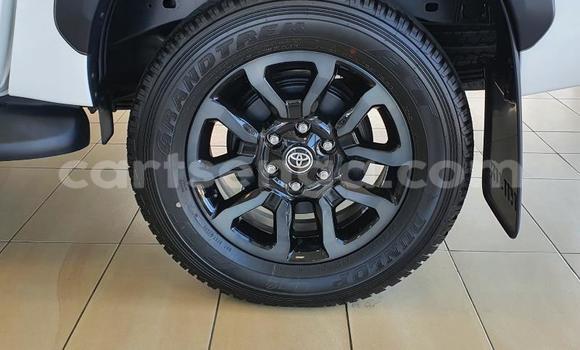 Buy Used Toyota Hilux Silver Car in Ezulwini in Hhohho Buy Used Toyota Hilux Silver Car in Ezulwini in Hhohho